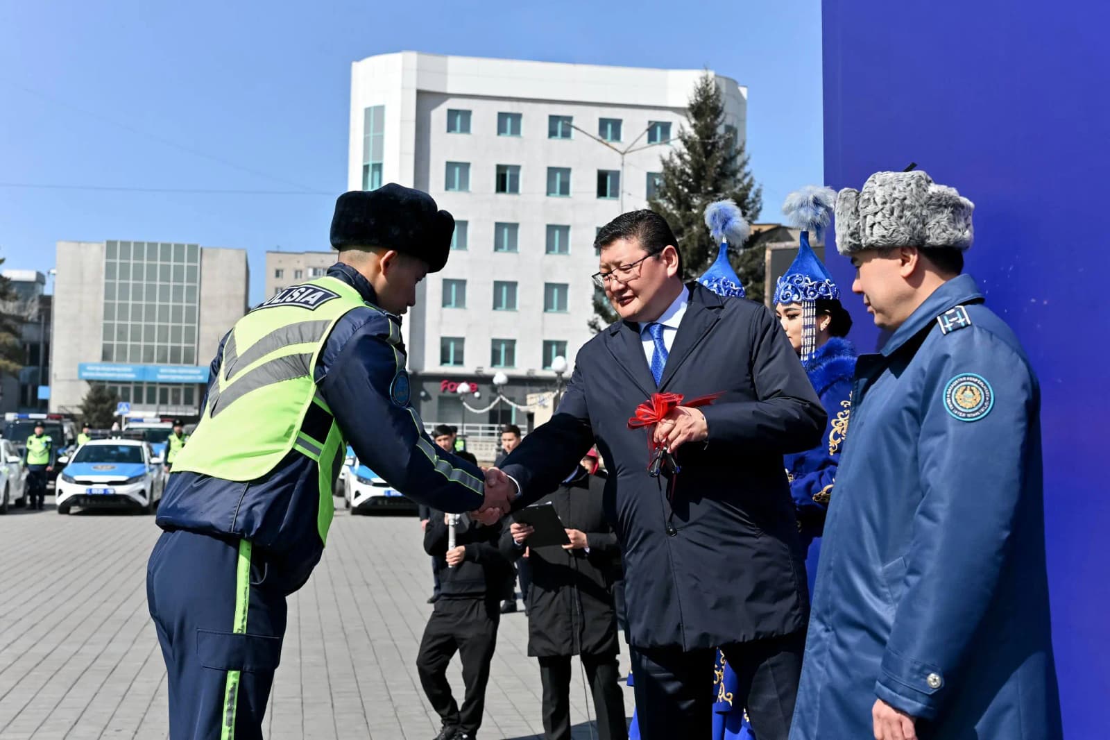 Полицейским области Абай передано 137 служебных автомобилей