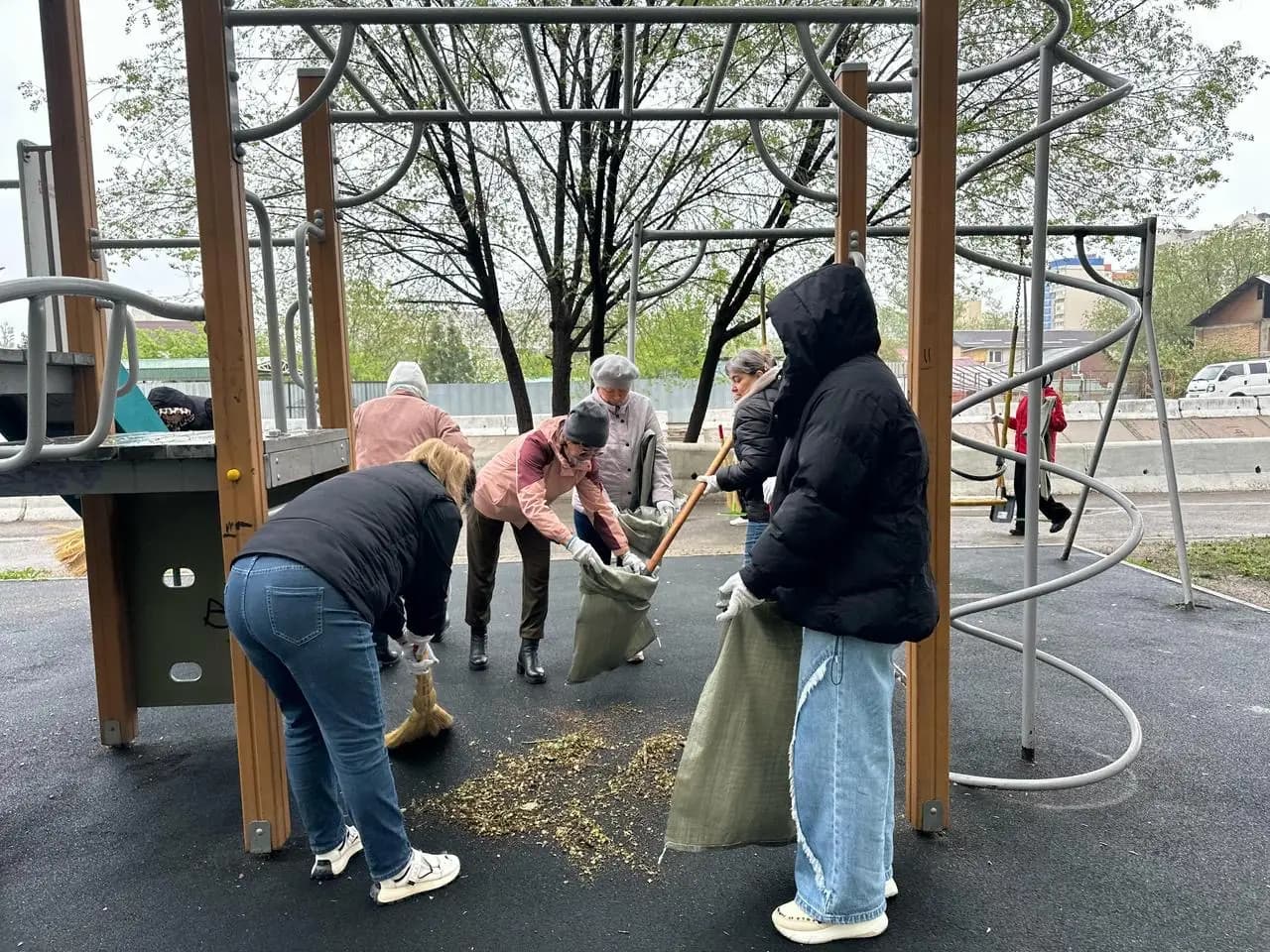 Набережная Большой Алматинки очищена на участке Толе би – Райымбека