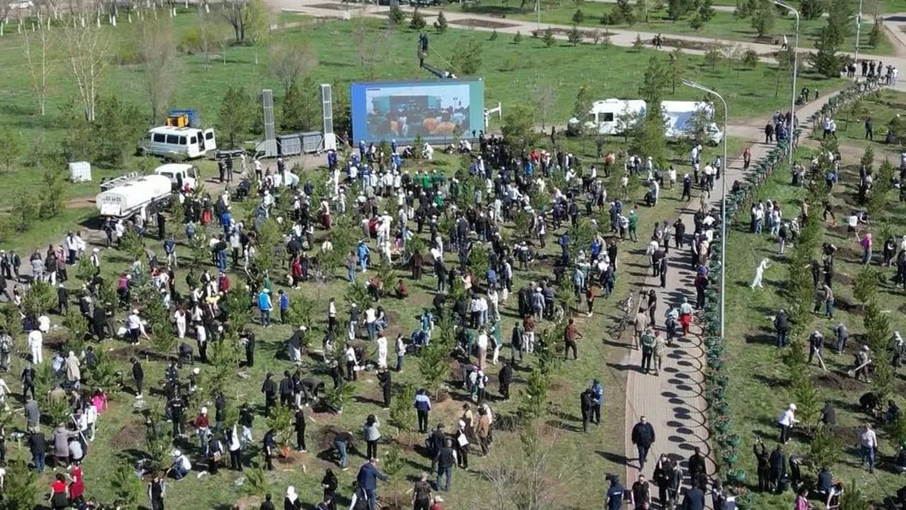 «Таза Қазақстан»: В этнопарке Караганды высажено 1500 деревьев