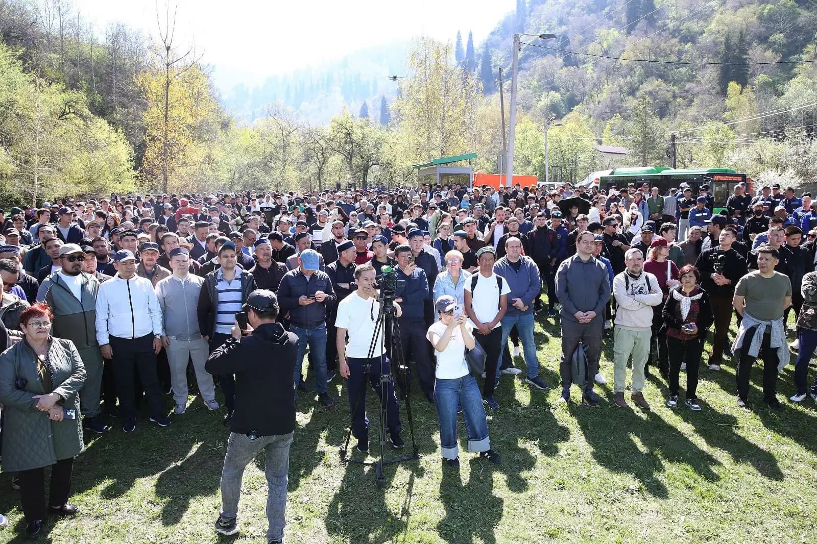 Более 700 человек объединились в Бутаковском ущелье