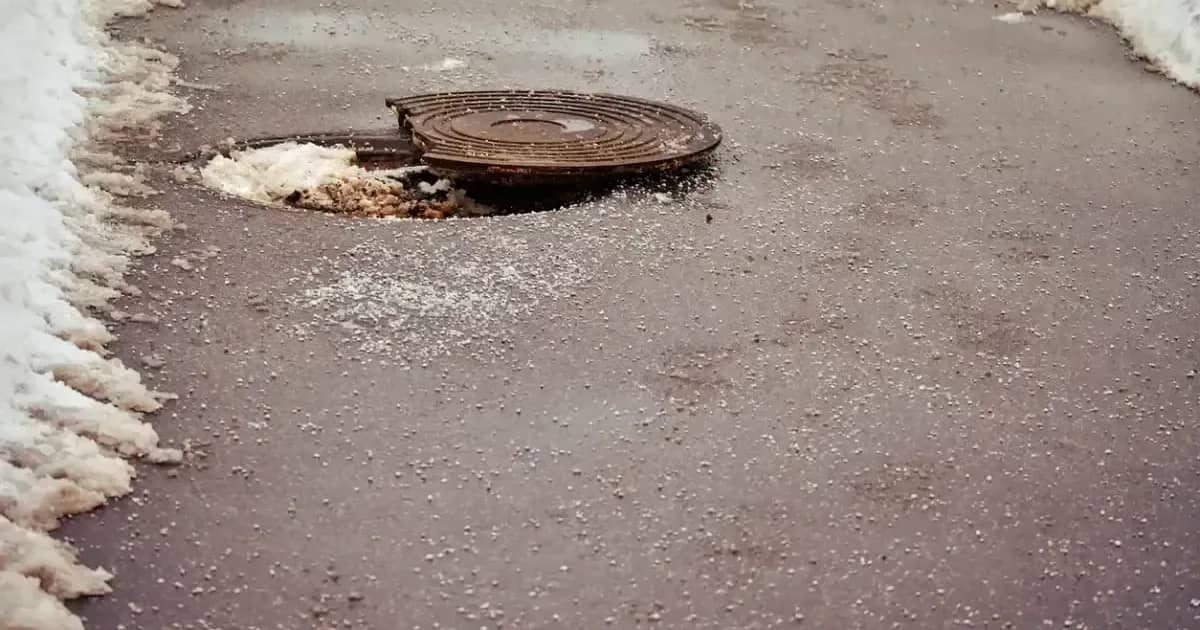 В Шымкенте спасли ребенка, упавшего в 24-метровый колодец
