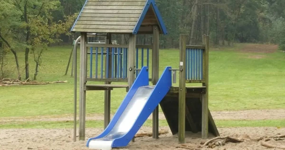 How many Kazakhstani schoolchildren will rest in camps in 2026?