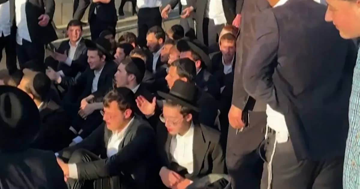 Тысячи ультраортодоксальных евреев протестуют против воинской повинности в Израиле