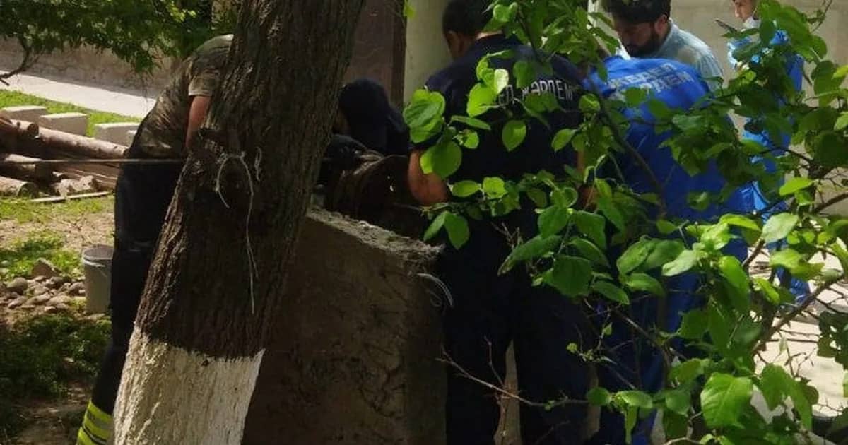 В Шымкенте двухлетняя девочка упала в 24-метровый колодец