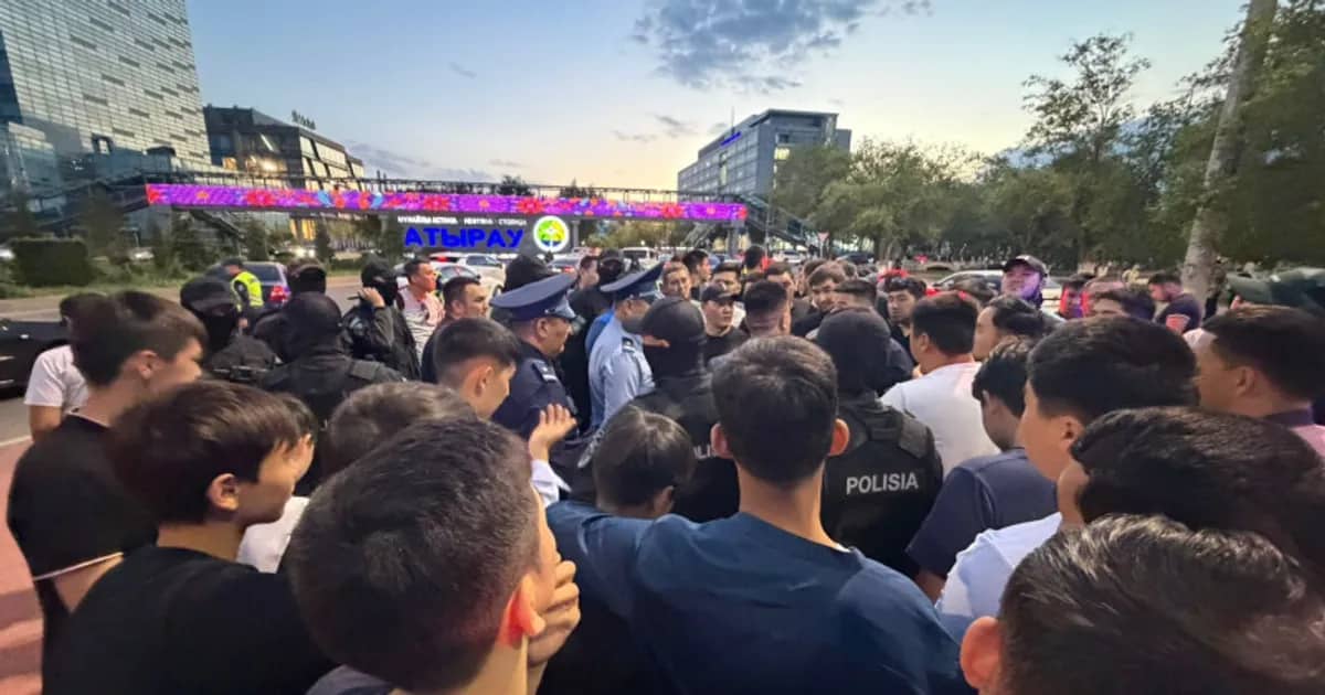 В Атырау водители авто с иностранными номерами массово выступили против проверок и штрафов