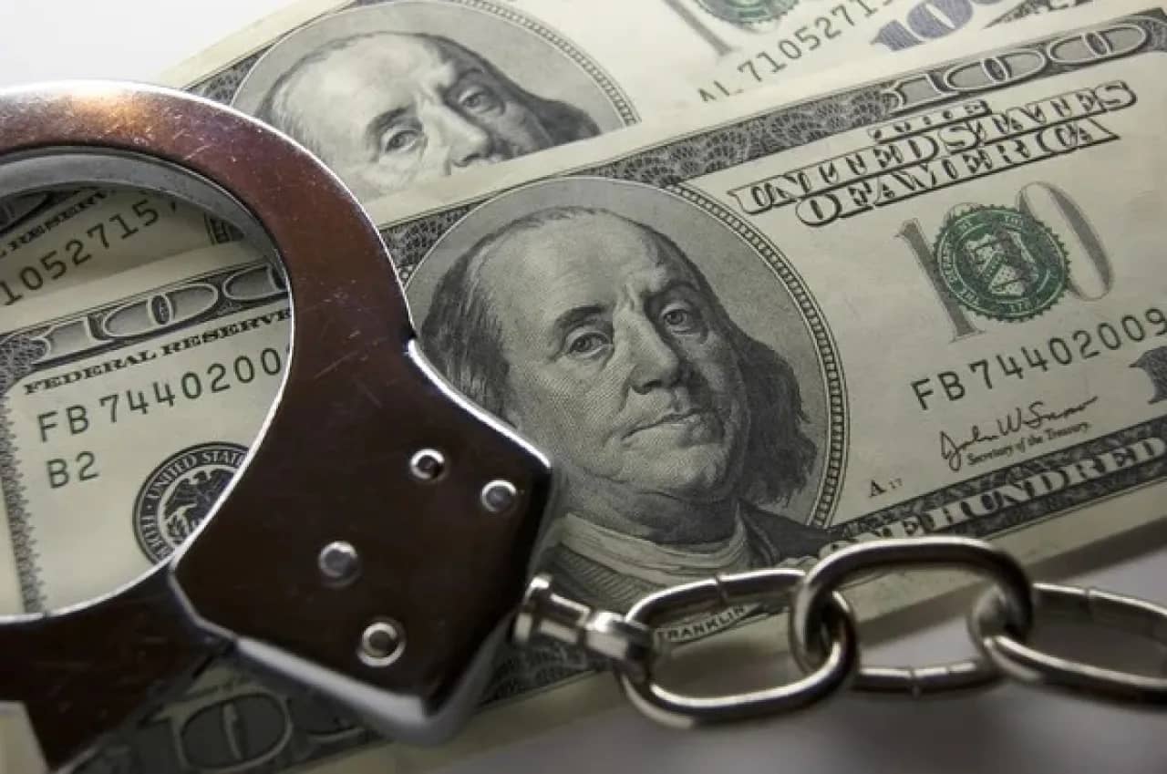 Қазақстаннан 6,9 млрд теңгені заңсыз әкетпек болған: шекарада заңсыз ақша алып өтпек болғандар ұсталды