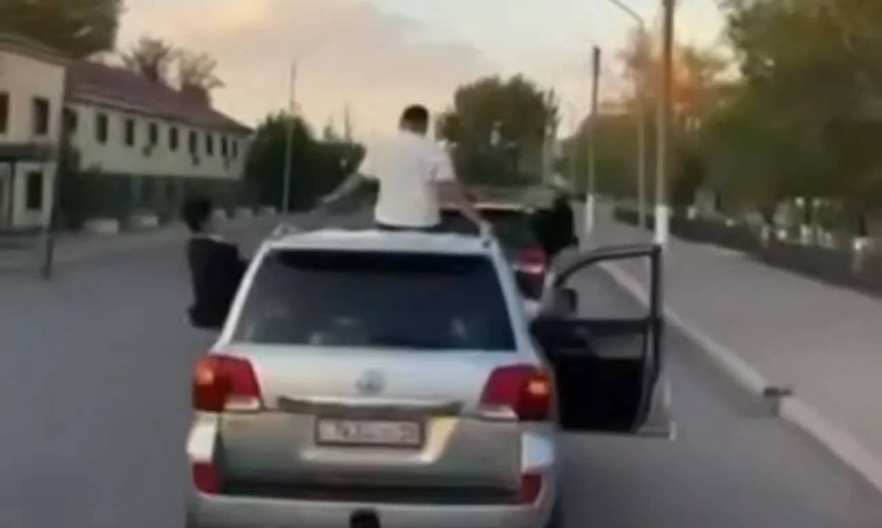 Восемь авто отправили на штрафстоянку после свадебного кортежа в Жайреме