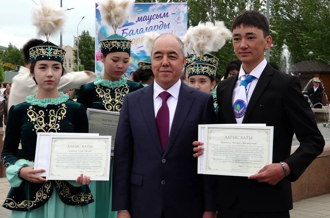 БҚО-ДА 90 ОҚУШЫҒА 120 МЫҢ ТЕҢГЕЛІК ҚАРЖЫЛАЙ СЕРТИФИКАТ ТАБЫСТАЛДЫ