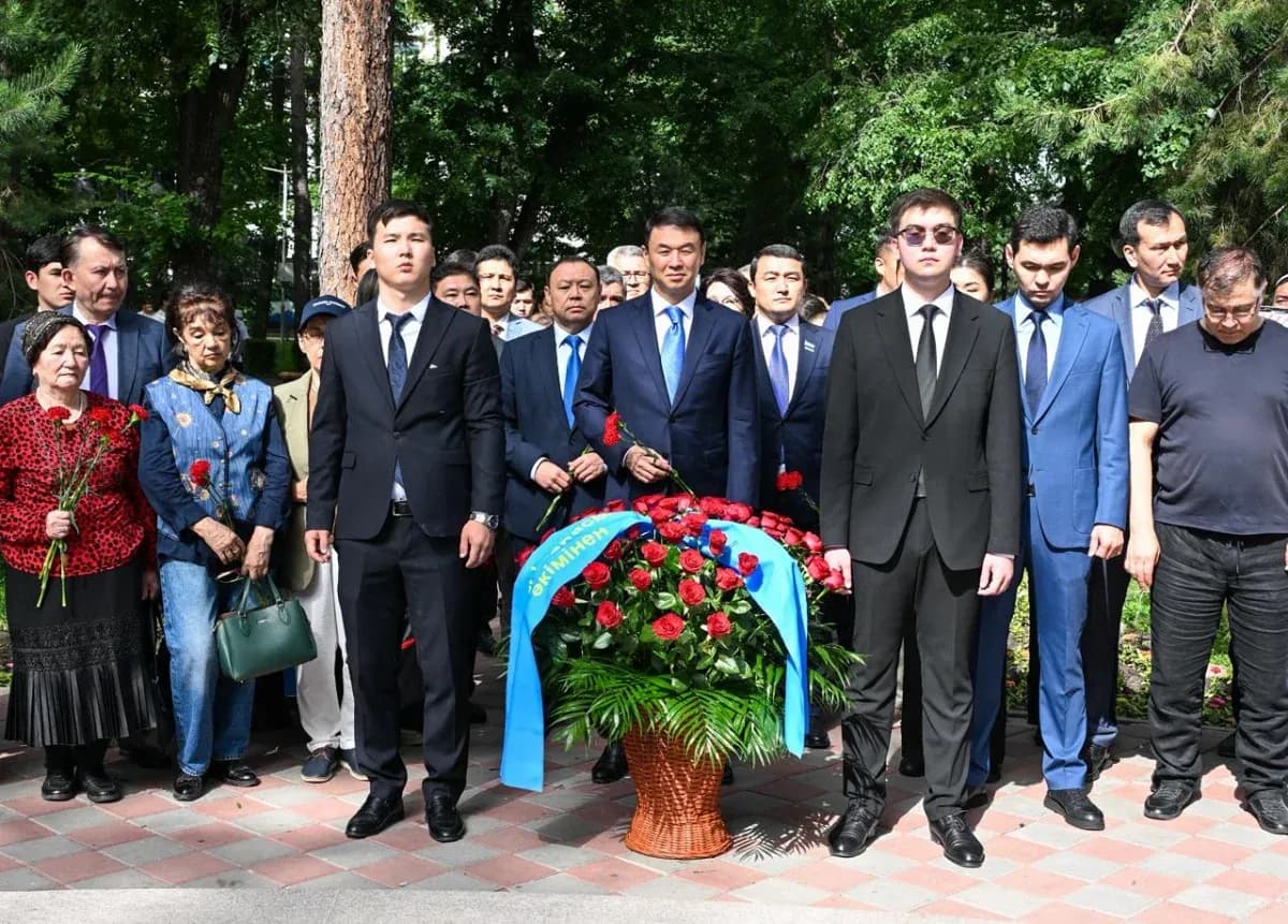 Алматыда саяси қуғын-сүргін мен ашаршылық құрбандарын еске алу рәсімі өтті