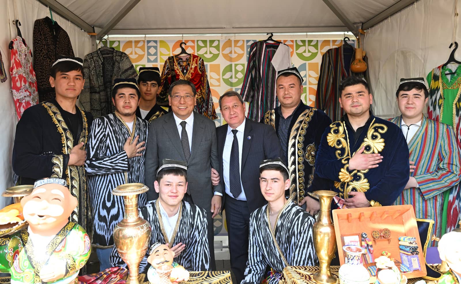 Қазақстан халқының бірлігі күні: Досаев су тасқынына қарсы күресте белсене араласқан Ассамблея мүшелерін марапаттады