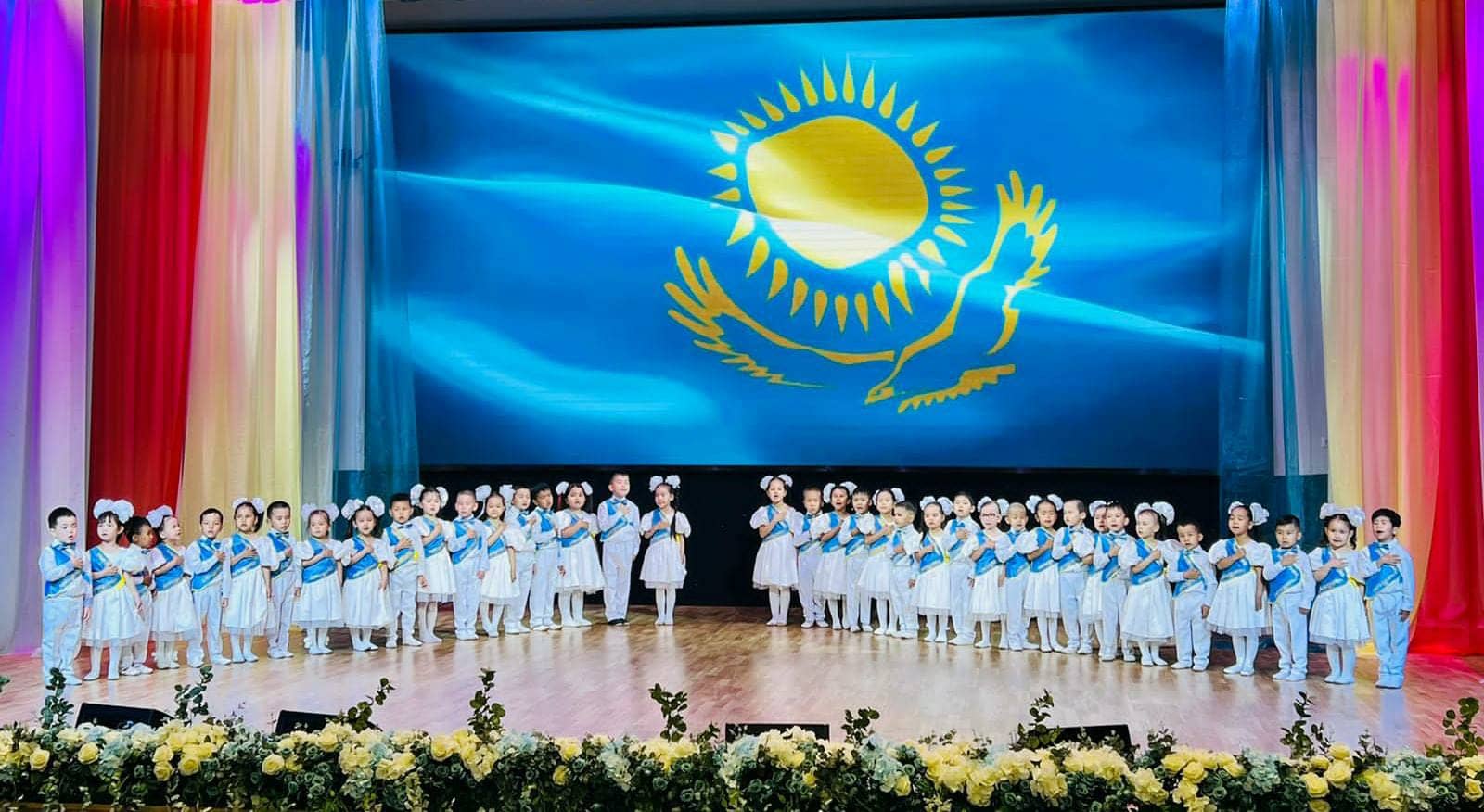"Патриотизмге тәрбиелеу": Алматыда мемлекеттік рәміздер күні балабақшада кең ауқымда аталып өтілді