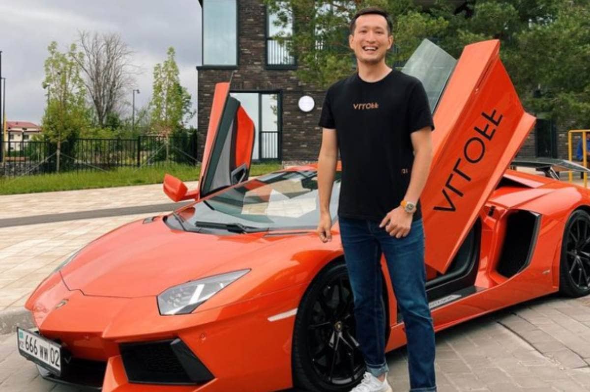 Алматыда танымал блогер Әлібековтің Lamborghini көлігі 22 жастағы жігітті қағып өлтірді
