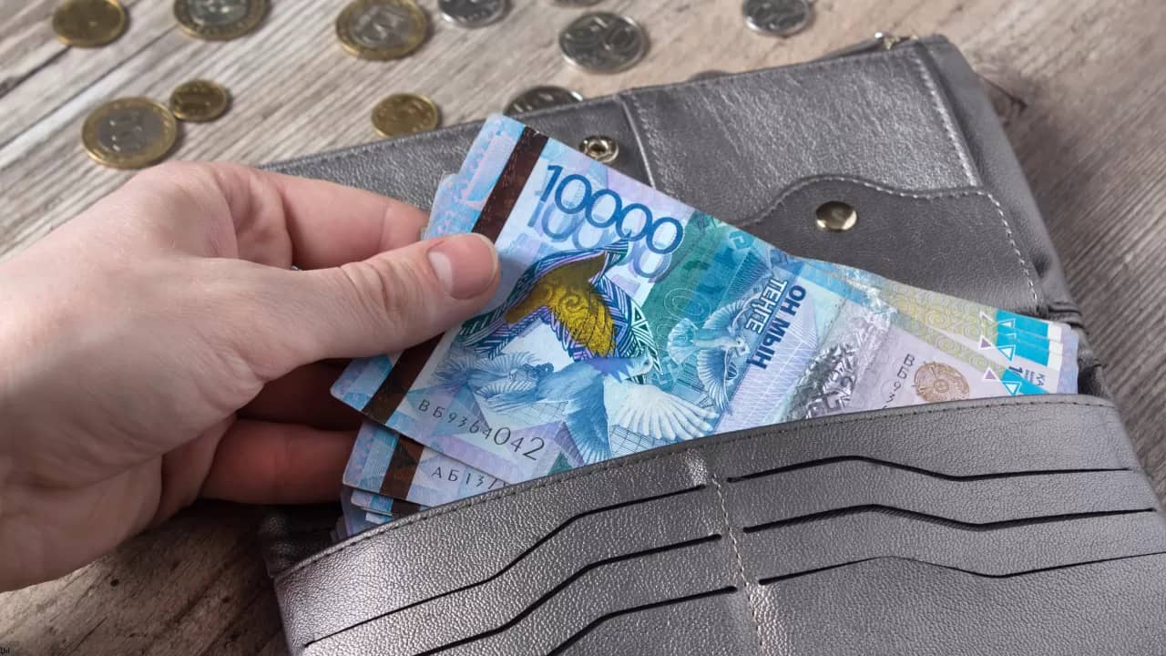 Кей қазақстандықтарға 5 миллион теңгеден төленеді