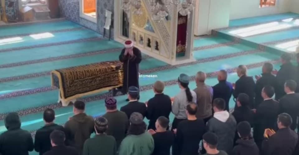 АҚШ-тағы ақтық сапар: америкадағы қазақтар Мұхтар Мағауинді Вашингтондағы зиратқа жерледі
