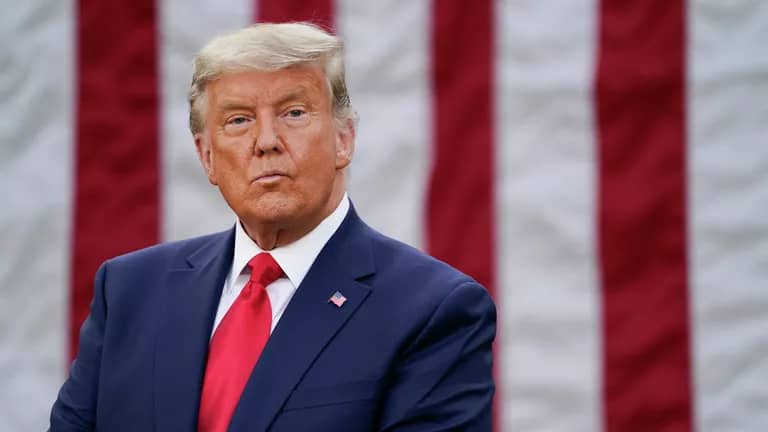 Трамп Зеленскиймен кездесіп, Путинмен сөйлесетінін айтты