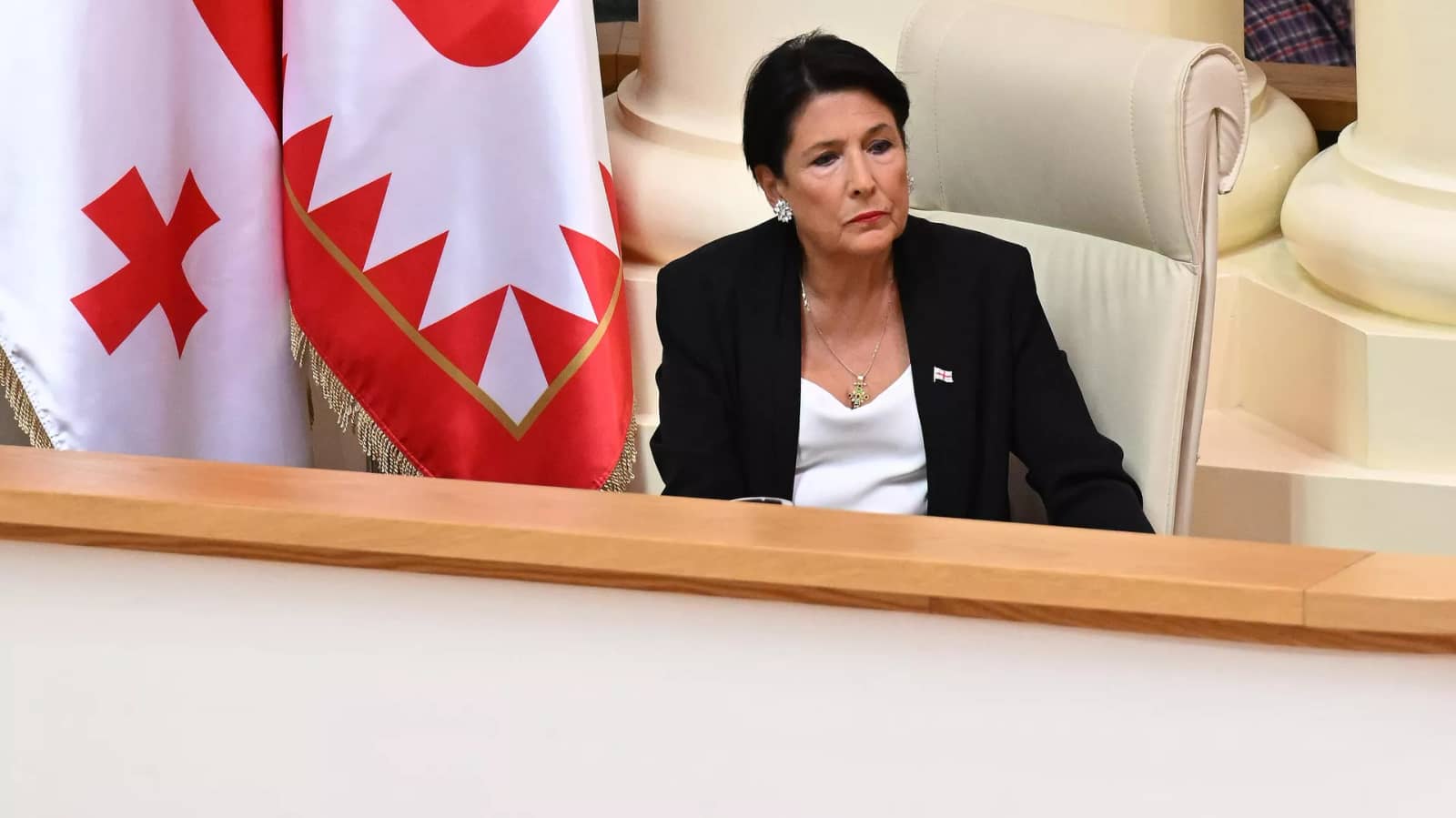 Грузияның экс-президентін әуежайда шабуыл жасалды