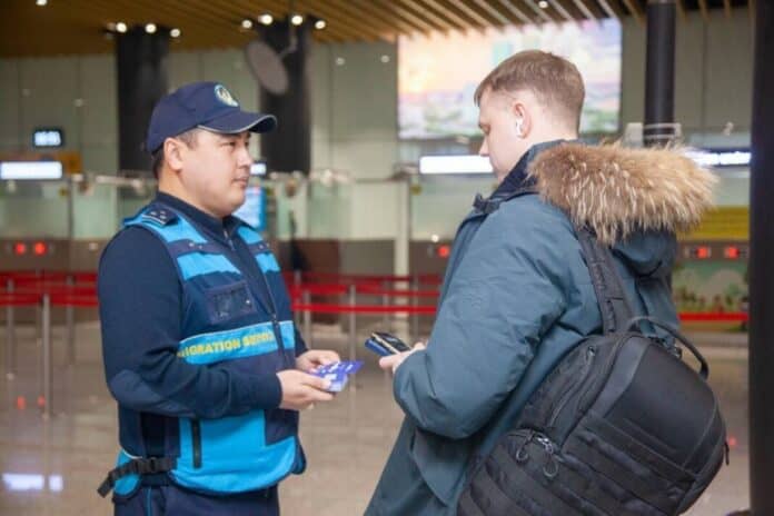 Енді елімізге келген әрбір шетелдік қонаққа QR-коды бар карточка беріледі