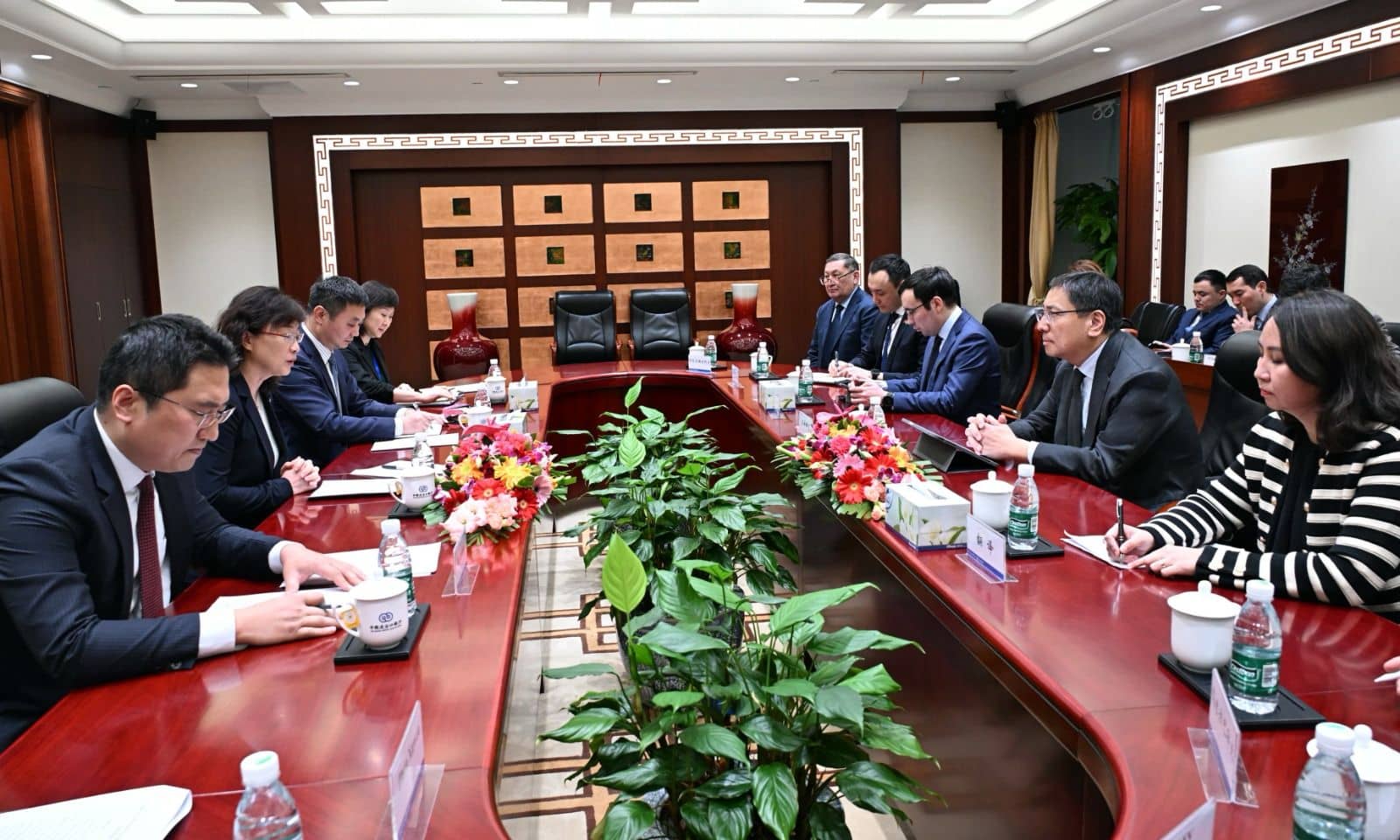 Алматы әкімі Ерболат Досаев China Exim Bank президенті Ван Чуньинмен инфрақұрылымдық жобаларды қаржыландыру мәселелерін талқылады