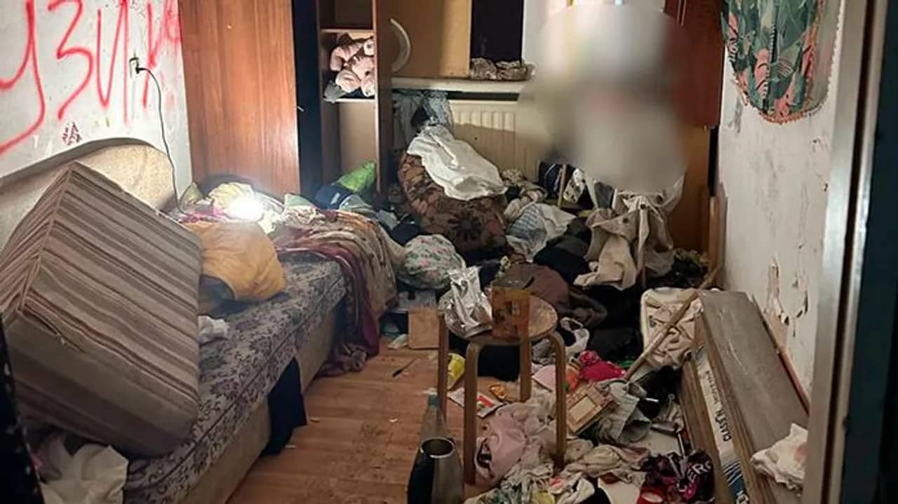 Қоқысқа толы пәтер ішінен шақалақтың денесі табылды
