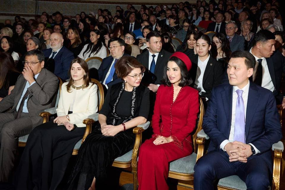 Қарин, Балаева және Досаев: Өзбекстан президентінің қызы Алматыда не істеп жүр