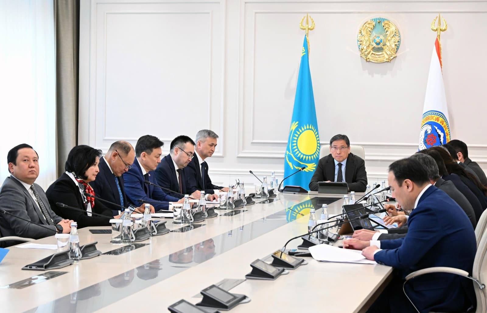 Жол жөндеудегі жемқорлық: Досаев сыбайлас жемқорлыққа қарсы іс-қимыл мәселелері жайында кеңес өткізді