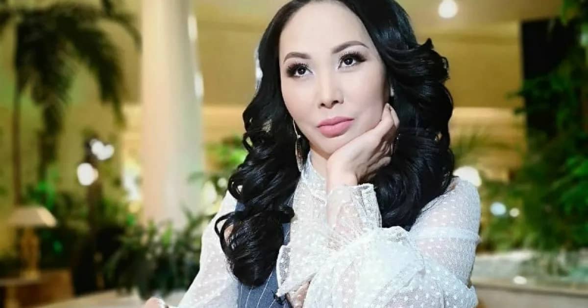 Жекеменшік мектеп-студиясы бар: Тоқаев әнші Қыдырәлі Болмановтың әйелін «Парасат» орденімен марапаттады