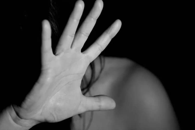 Түркістан облысында 14 жастағы қызды көршісі жүкті қылып қойған