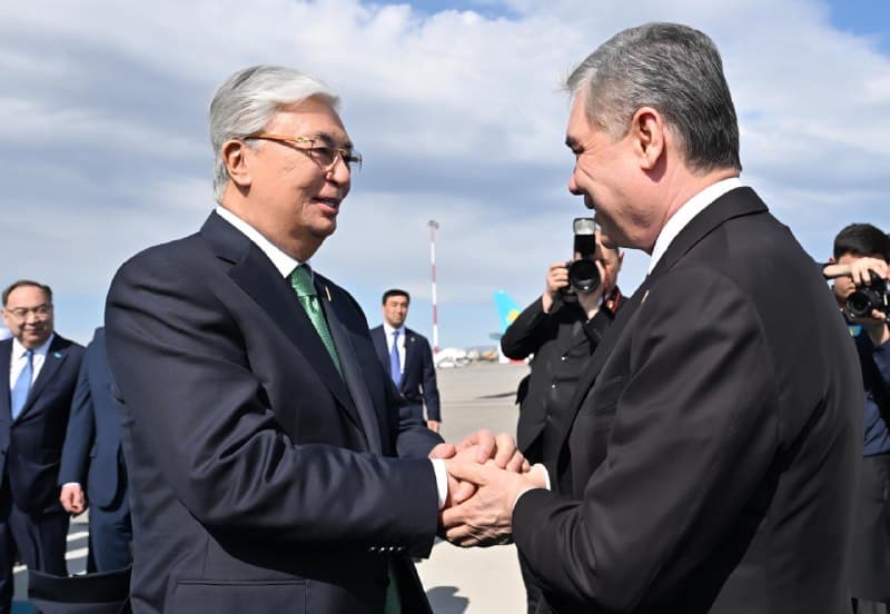 Гурбангулы Бердімұхамедов Қазақстанға келді