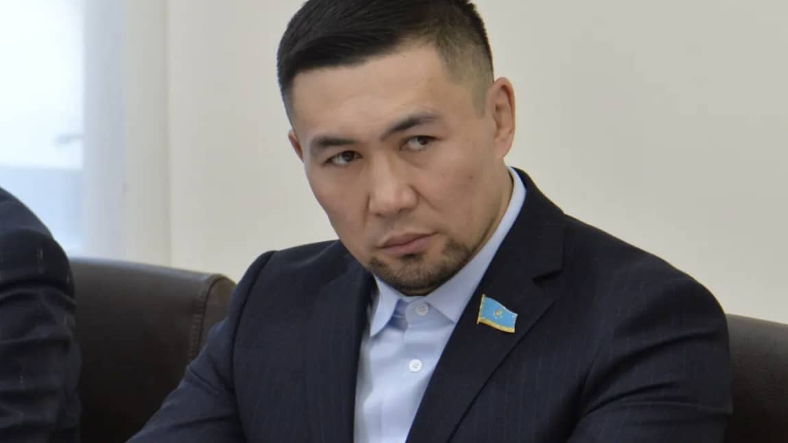 Депутаттың өтірігі: тамаққа айына 30-40 мың теңге жетеді деген Назаров тағы мазаққа қалды (ВИДЕО)