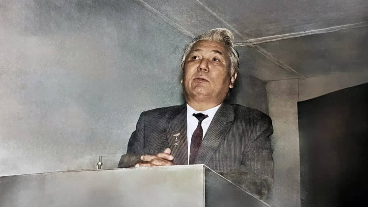 Бішкектегі мектепке жазушы Кемел Тоқаевтың есімі берілді
