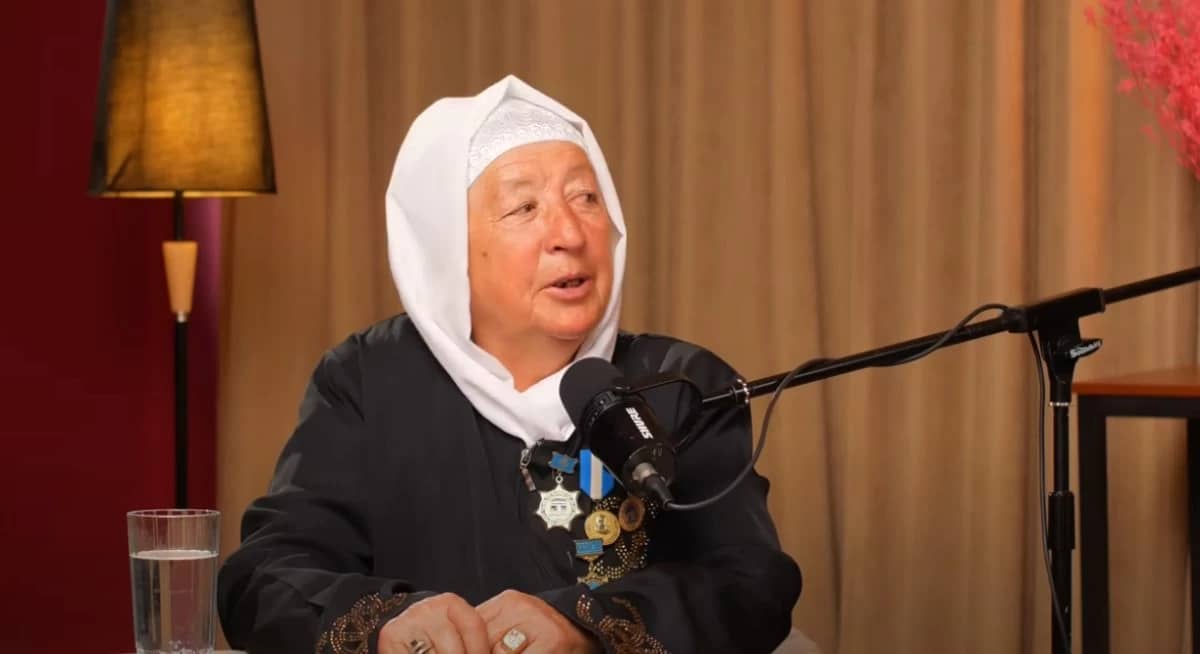 «Қара кигендерді кіргізгенін, шетелге бала сатқанын да бетіне бастым»: Әмина қажы Назарбаев жайлы
