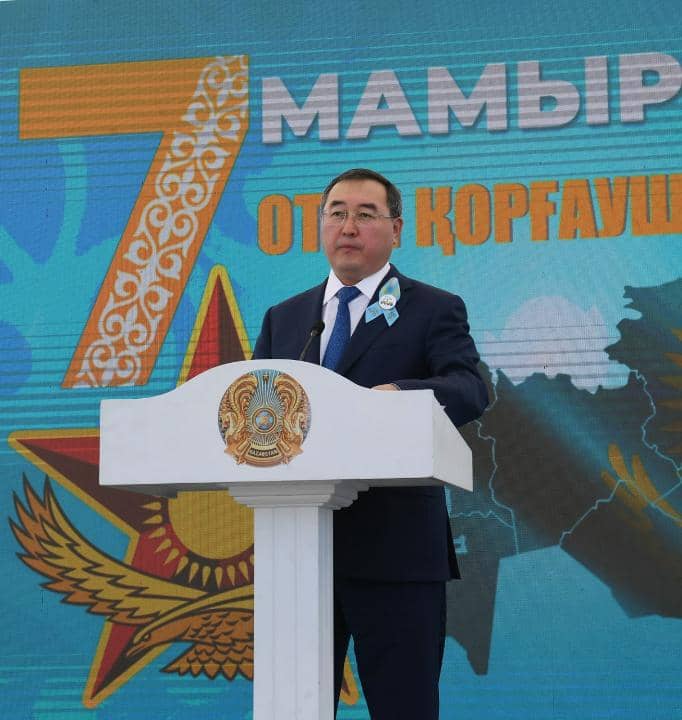 Алматы облысының әкімі Марат Сұлтанғазиев Ұлы Отан соғысының ардагерлеріне арнайы барып құттықтады