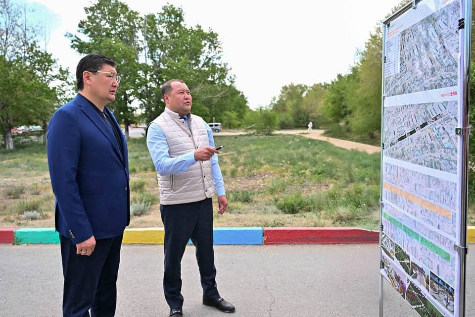 Семейде саябақтар көбейеді: облыс әкімі нысандардың жобасымен танысты