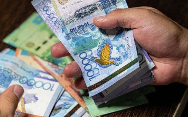 500 мың теңгеден артық ақша аударған адам күдікке ілінеді