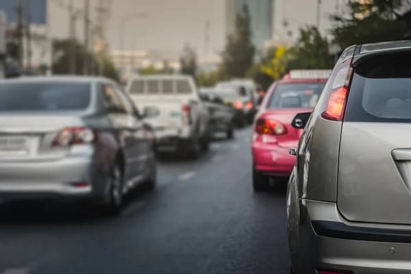 Депутат жол кептелісін азайтудың жолын айтты