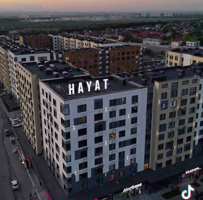 «Бір бөлмелі пәтер 52 м²»: Алагөзов қызметкерлерге қандай үй берген