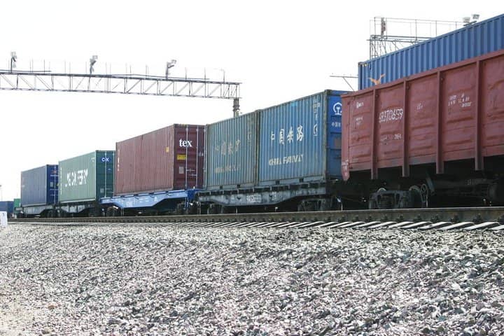 Әнипаның әлегі: Назарбаеваға қатысы бар компания қытайдан 100 вагон тауарды контрабандалық жолмен әкелген