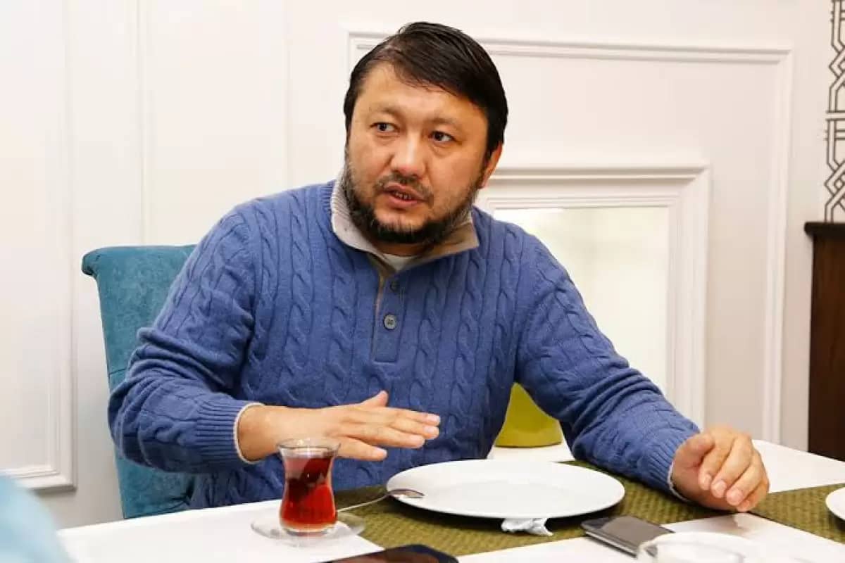 «Гормон ойнап тұр деп қыз сұраса, не болмақ?» – Мұхаммеджан Тазабек қоғамға ой тастады