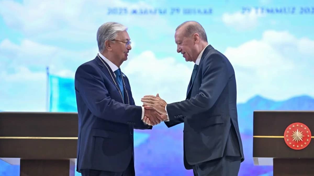 Тоқаев Түркияның ең жоғары мемлекеттік наградасымен марапатталды