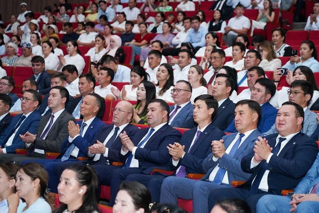 Түркістанда Мемлекеттік қызметшілер күні кең ауқымда аталып өтті