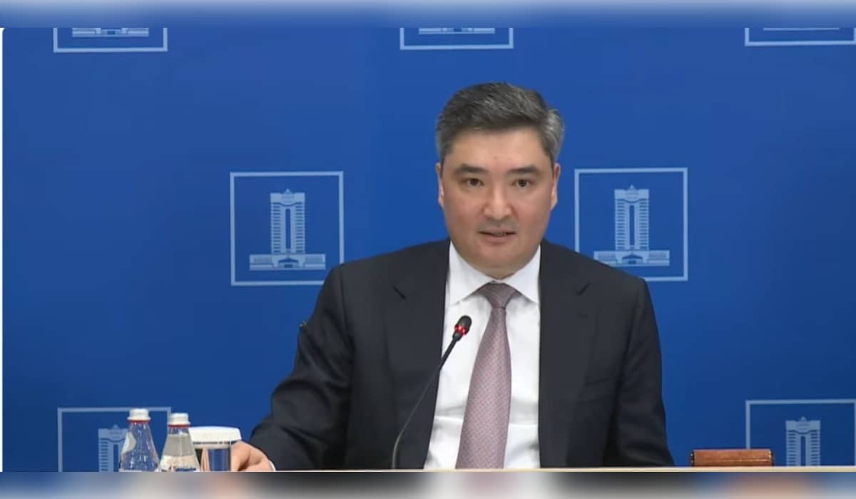 Премьер-министр Олжас Бектенов экс-шенеунік Әділбек Жақсыбековтың күйеу баласы екенін жоққа шығарды