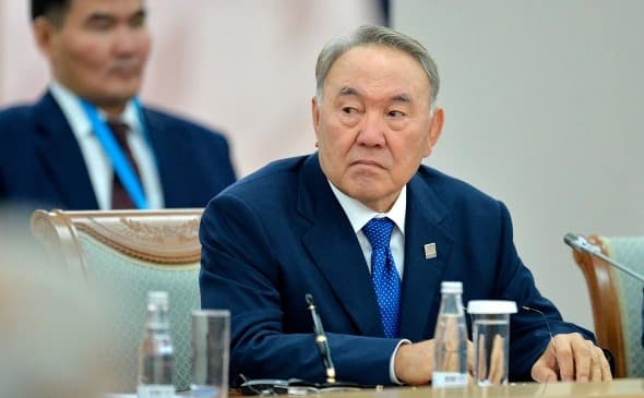 «Қателік жібердіңдер, маған сөз келтірдіңдер»: Назарбаев отбасы мен туыстарына қатты ренжіген