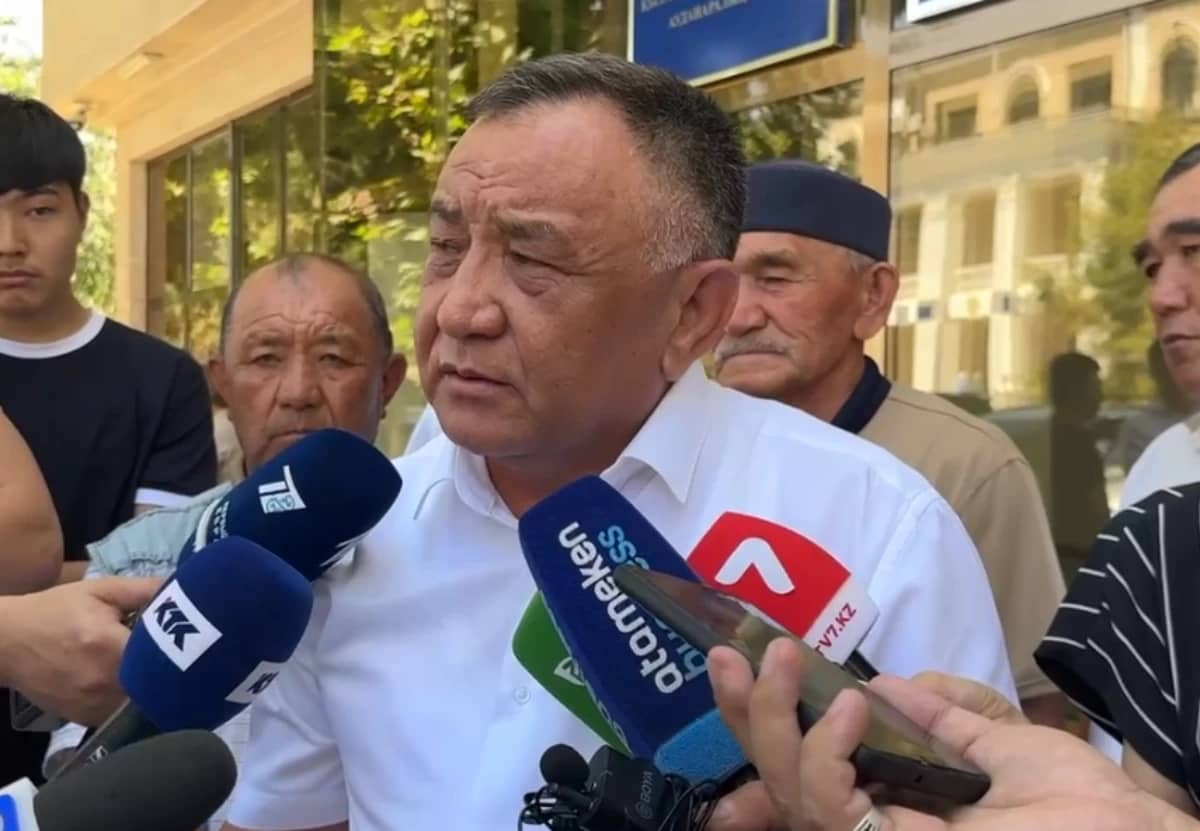 «Келініме лүпіл басып, хабарлама жазумен шектелмеді»: Ернар Жиенбайдың әкесі Берденовтің әрекеті туралы алғаш рет пікір білдірді