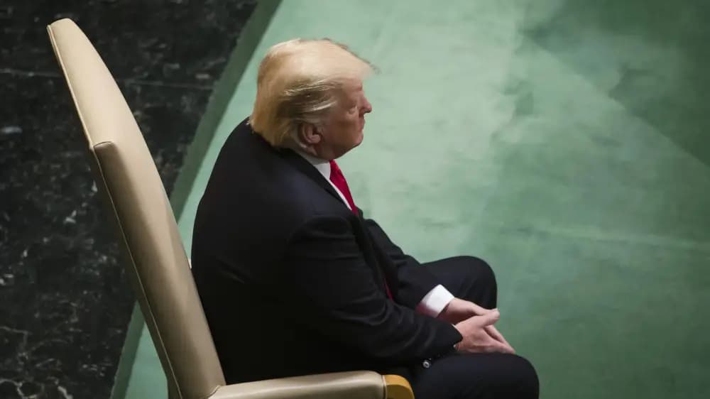 Трамптың қолының фотосы оның сырқаты жайлы қауесеттерді күшейтті