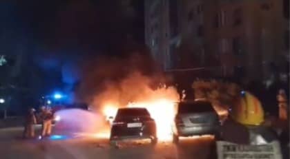 Алматы көшелерінде машиналар өртке оранды