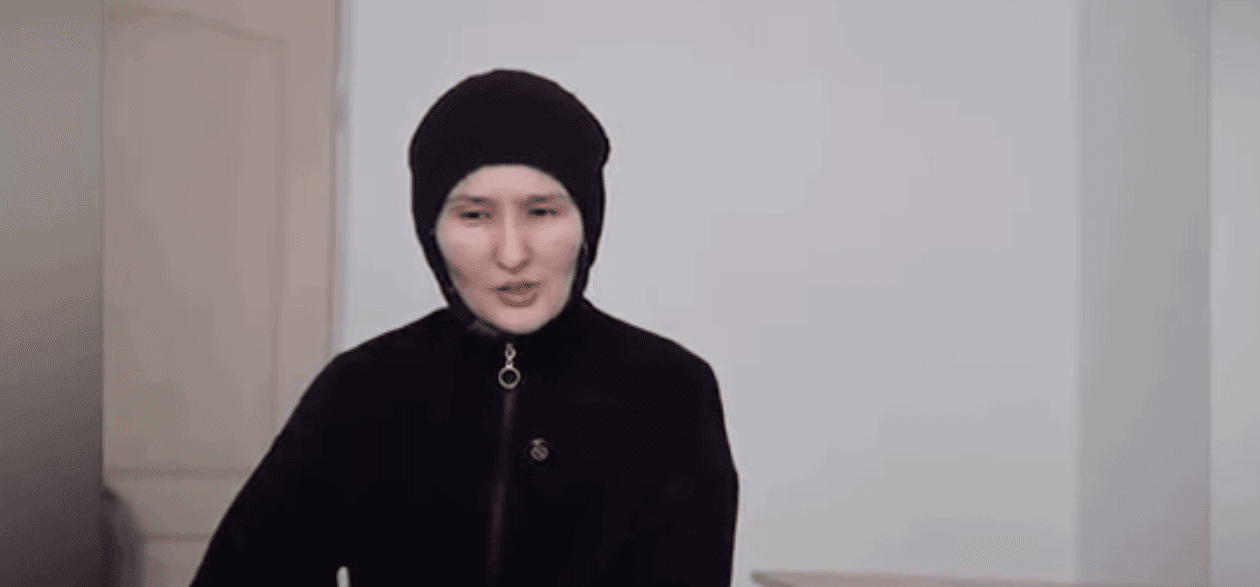 «Бесікке салу, қырқынан шығару, тұсау кесудің бәрі ширк»: Желіде салт-дәстүрлерді жоққа шығарған әйел дау туғызды (ВИДЕО)