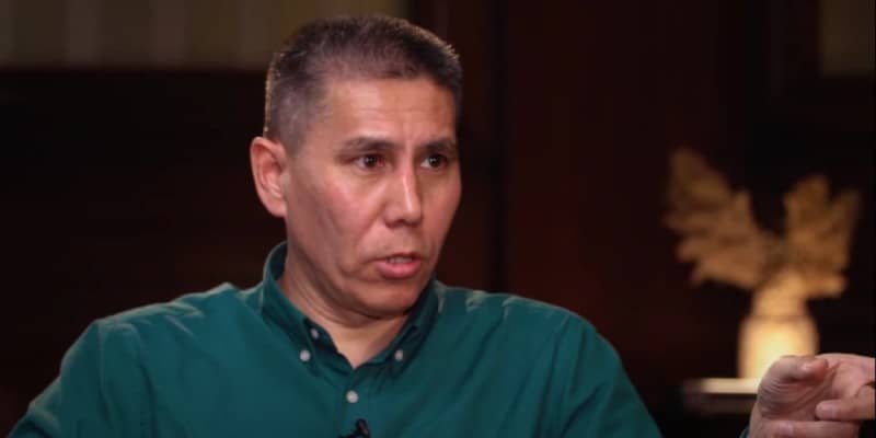 «Бөтен тілді қоя тұр»: Санжар Керімбай бала 13 жасқа толғанша қазақша өсірген дұрыс екенін айтты