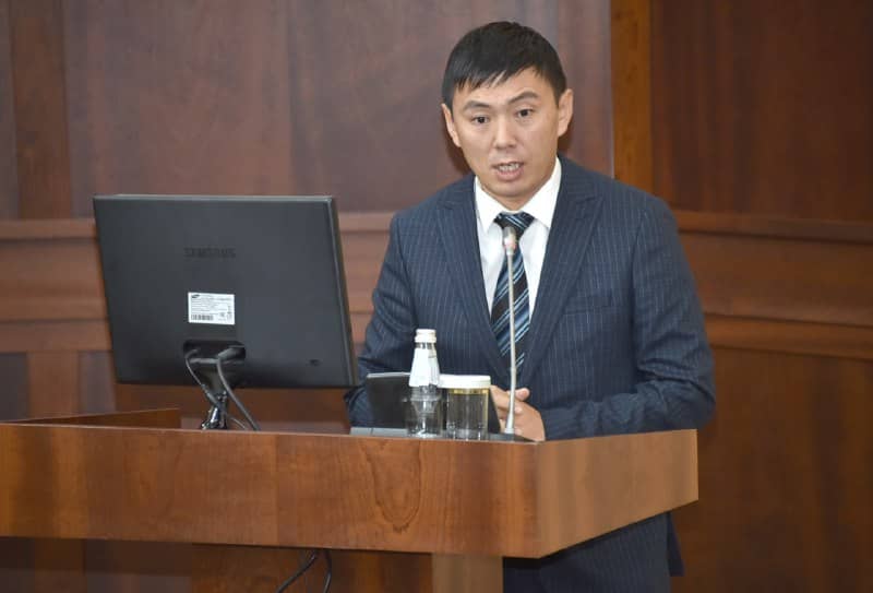Әлем алпауыттарынының ішінен Ұлттық мүддені қорғаудың ең тиімді жолы көпвектролы жолды жалғастыру – Думан Жекенов