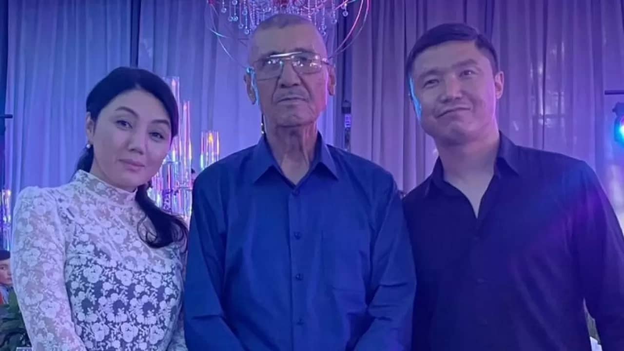 «Дүниедегі оңбаған мен шығармын»: Бағлан Әбдірайымов ата-анасына тиісті жағдай жасай алмағанына өкінетінін айтты (ВИДЕО)