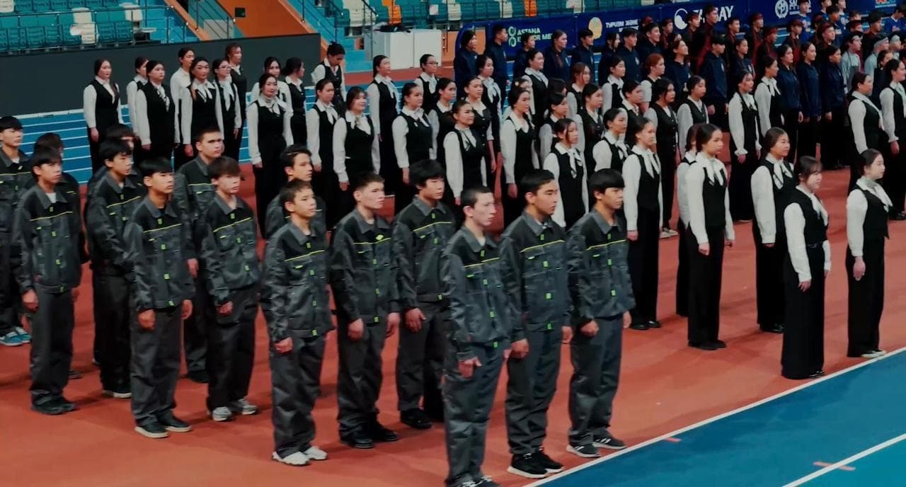 Более двух тысяч студентов столичных колледжей приняли участие во флешмобе в честь завершения Года рабочих профессий